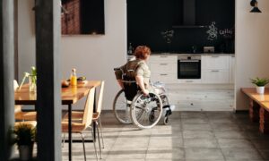 自宅ドア選びはドアの幅も考えて選ぶ｜車椅子利用者の必要な幅は？